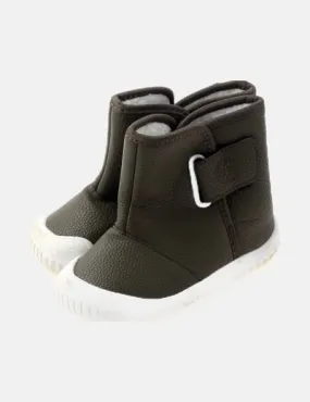 Green casual boots without a brand.